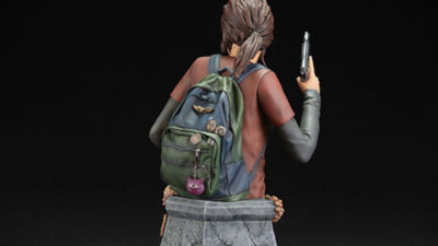 The Last of Us: Ellie Bust - Close up of Ellie's backpack details
